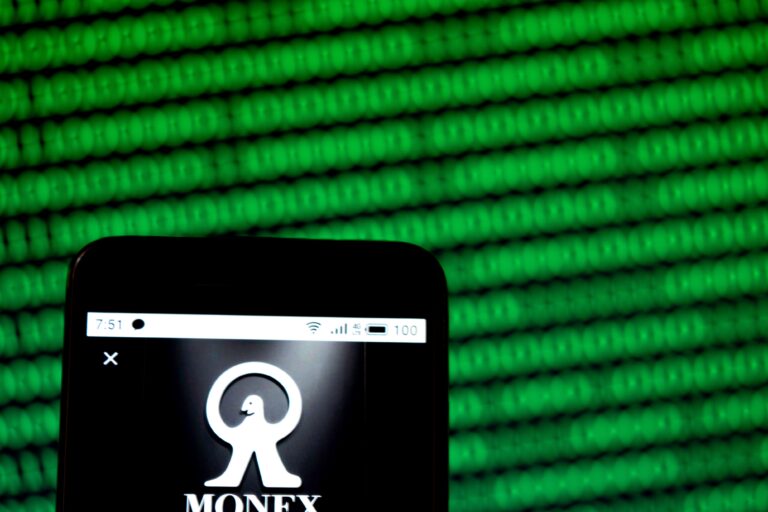 マネックスが積立投信で1.1％還元──クレカ大国・日本で、SBIとポイント還元で火花