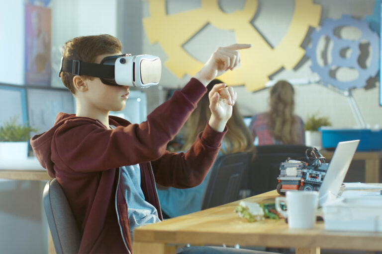 メタバース、総務省研究会で提示された「6つの脅威」