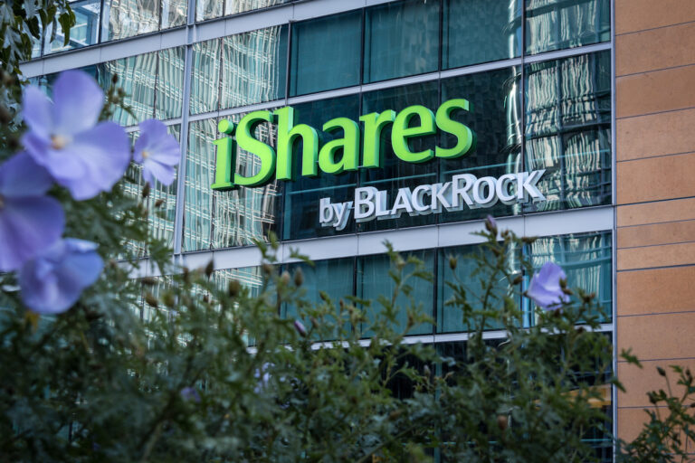 ビットコインに3つの追い風、ブラックロックのビットコインETF申請は一大事【日曜日に読みたい厳選10本】