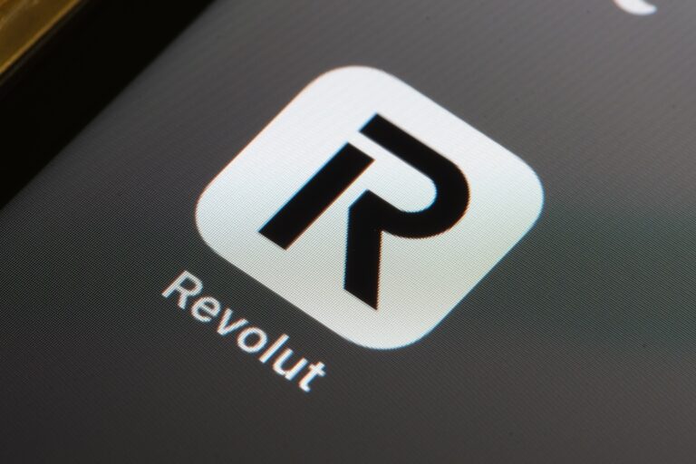 Revolut、アメリカの銀行買収を断念し、銀行免許取得へ方針転換：FTが報道