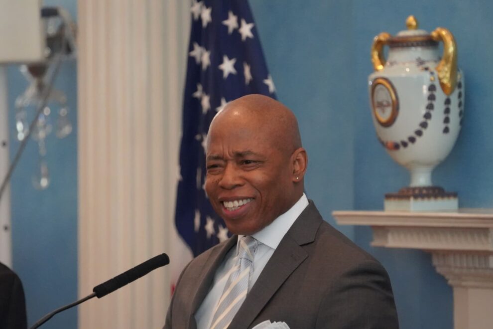 元ニューヨーク市長が関与したミームコイン、流動性流出で批判の的に