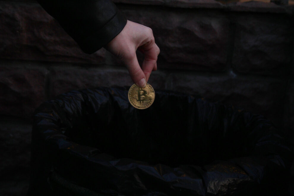 【国内初か】上場CRAVIA、ビットコイン全量損切り──ロスカット規定で