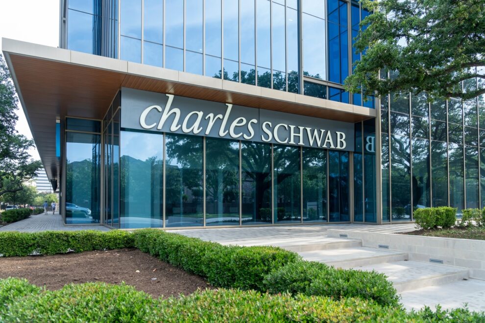 米証券大手Charles Schwab、ビットコインとイーサリアムの現物取引を開始