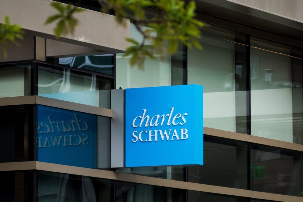 米証券大手Charles Schwab、ビットコインとイーサリアムの現物取引を正式開始