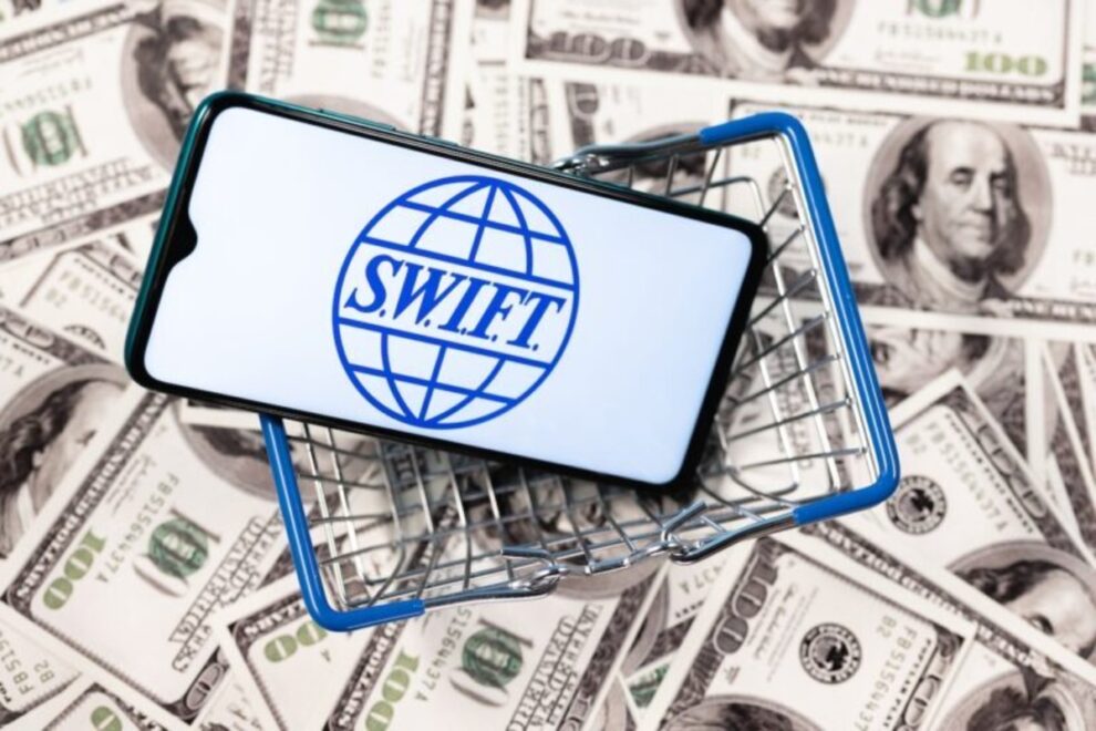 SWIFT、トークン化預金の国際決済を実証へ──三菱UFJなど世界17行が共有台帳を活用