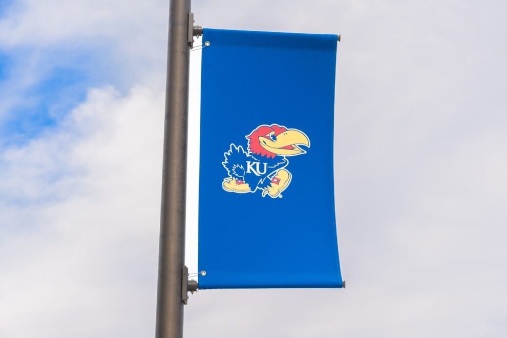 XRP、大学スポーツのユニフォームに初採用──Rippleとカンザス大学が契約