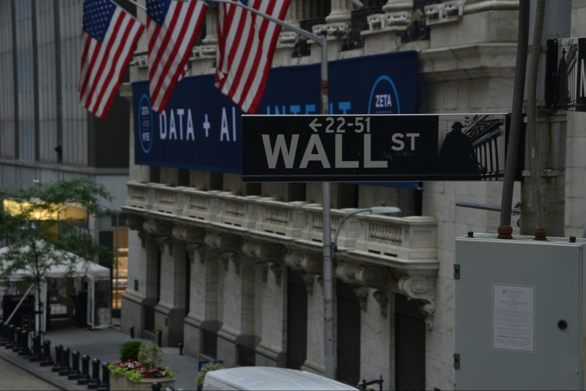 JPMorgan Expands Holdings in BTC and ETH ETFs, Resumes Investment in XRP-Related Products