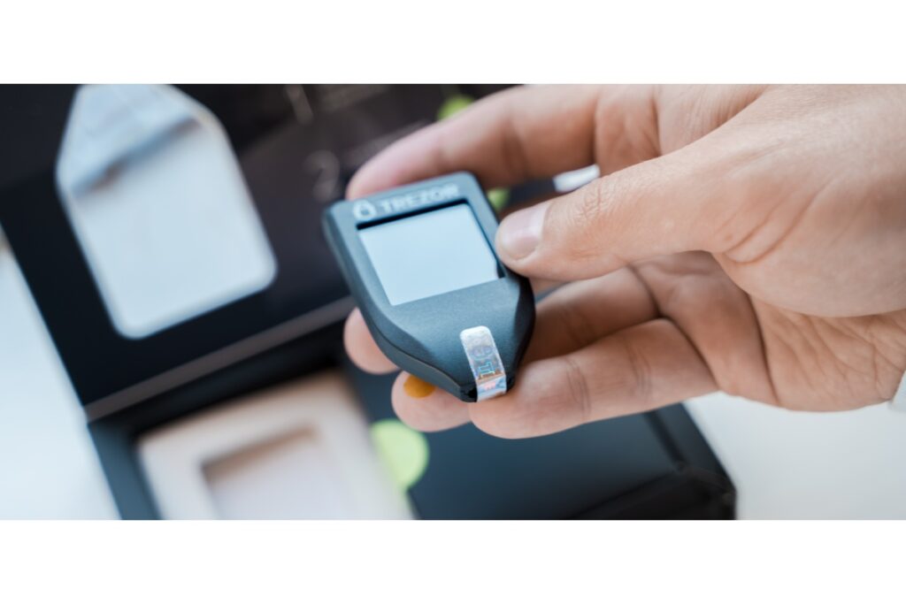 暗号資産ウォレットTrezor、顧客情報流出6倍に